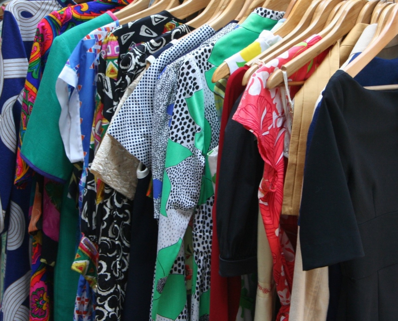 vente-LA GAUDE-min_dresses_apparel_clothing_clothes_clothes_hangers_wooden_hangers_retail_shop_closet-1149845